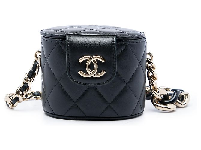 Chanel Mini Round Vanity Case aus schwarzem gestepptem Lammleder mit Kette