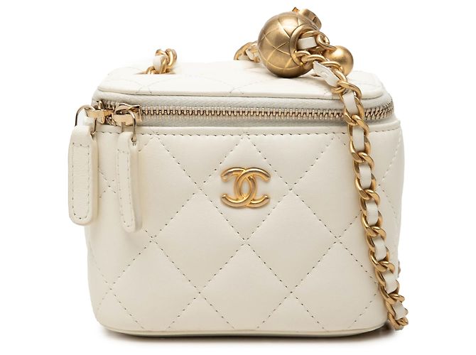 Mini Vanity Case Chanel Pearl Crush em Lambskin Matelassé Branco com Corrente