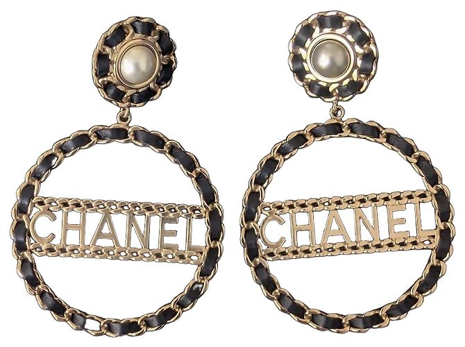 Orecchini a clip Chanel CC in oro B18K e pelle nera Nero D'oro