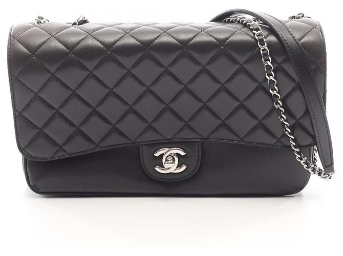 Borsa a tracolla Chanel Matelassé in pelle nera Nero
