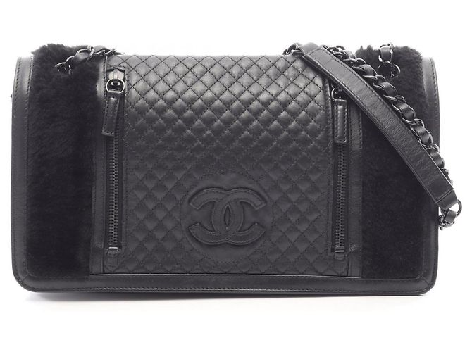 Borsa a tracolla Chanel Matelassé in pelle nera Nero