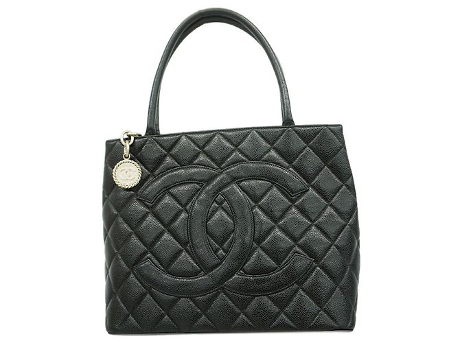 Sac cabas Chanel en cuir de veau grainé noir
