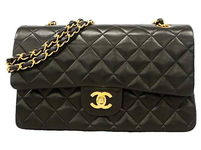 Bolsa de Ombro Chanel Matelassé Preto