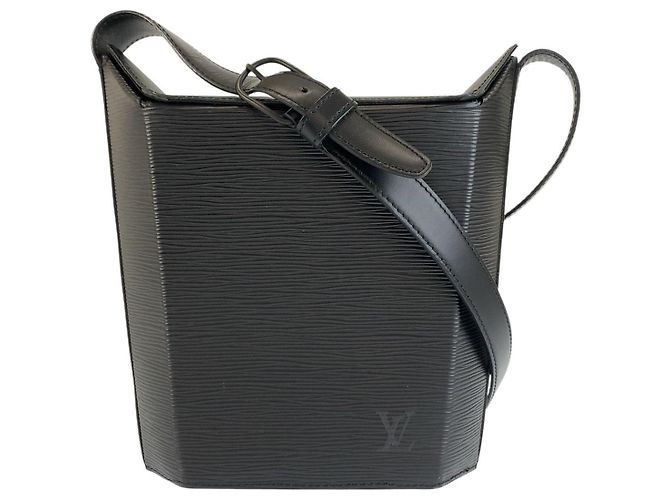 Louis Vuitton Epi Sac Sou Shoulder Bag Noir