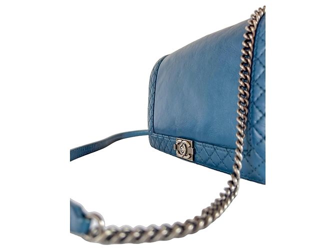 Borsa a tracolla Chanel Boy in pelle blu