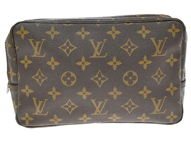 Louis Vuitton Trousse Toiletry Monogram Canvas 23 Marrom
