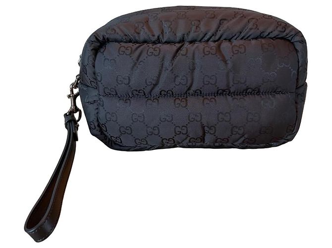 Necessaire acolchoada Gucci GG Supreme Preto