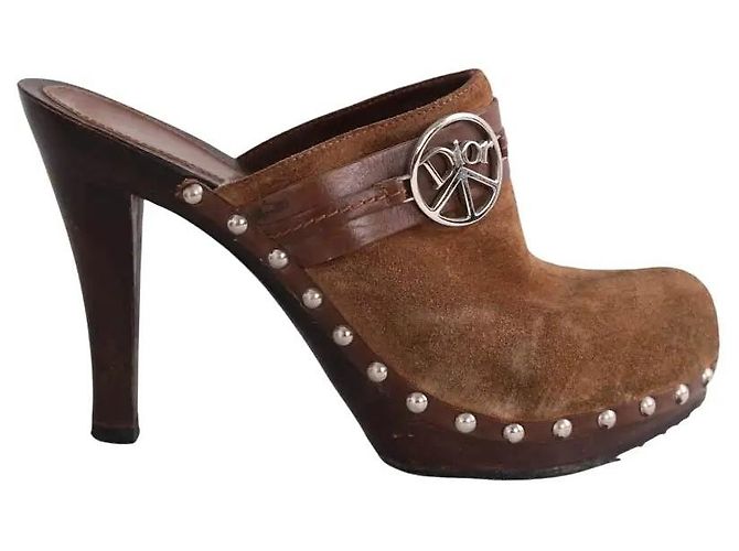 Tacones Dior de ante camel Camello