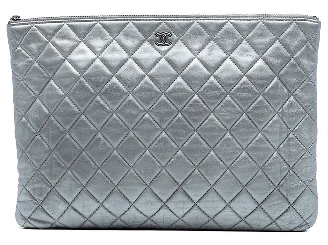 Chanel Large Quilted Metallic Lambskin O Case Clutch Silber