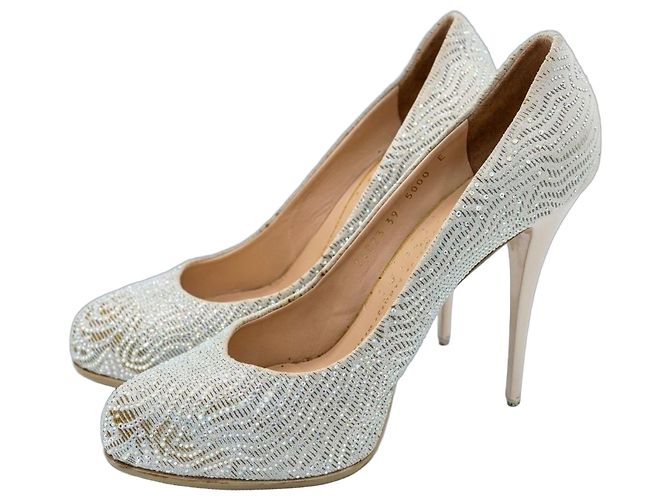 Giuseppe Zanotti Pumps aus Leder mit Kristallen Beige