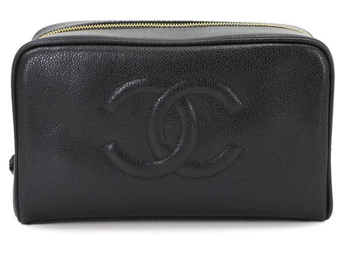 Pouch Chanel in pelle caviar nera