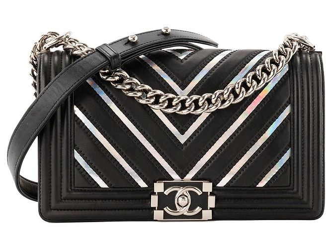 CHANEL - Borsa a tracolla Boy Chanel in pelle liscia chevron iridescente e nera Nero