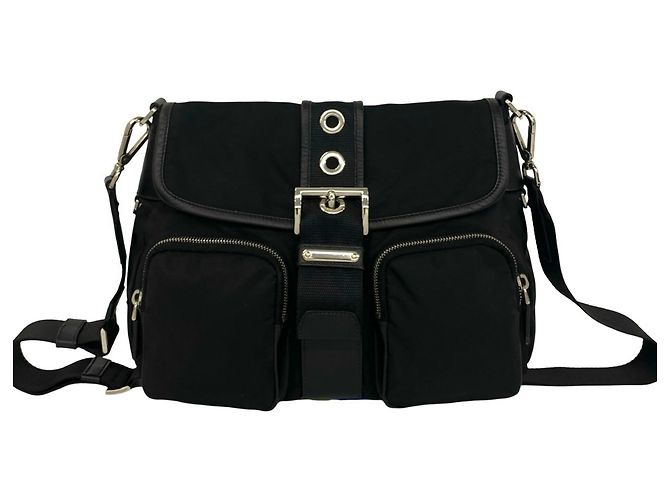 Borsa a tracolla Prada in nylon Tessuto e pelle Saffiano nera con logo triangolo Nero