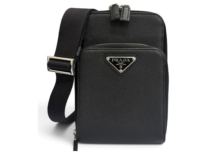 Bolsa de ombro Prada em couro Saffiano com logo triangular Preto