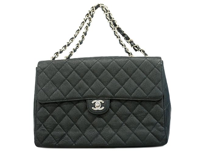 Bolsa de ombro Chanel em couro de bezerro granulado preto