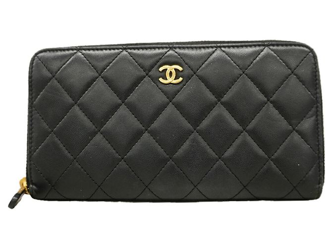 Cartera larga Chanel negra de piel de cordero