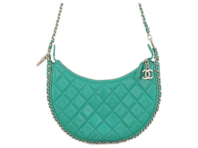 Bolsa Hobo Chanel Small em pele de cordeiro acolchoada verde com corrente e gancho