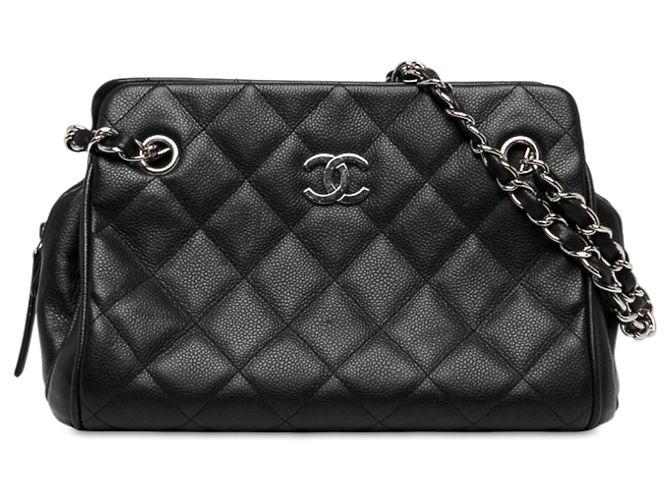 Bolsa Bowling Chanel Medium CC Quilted Caviar Chain Preta Preto