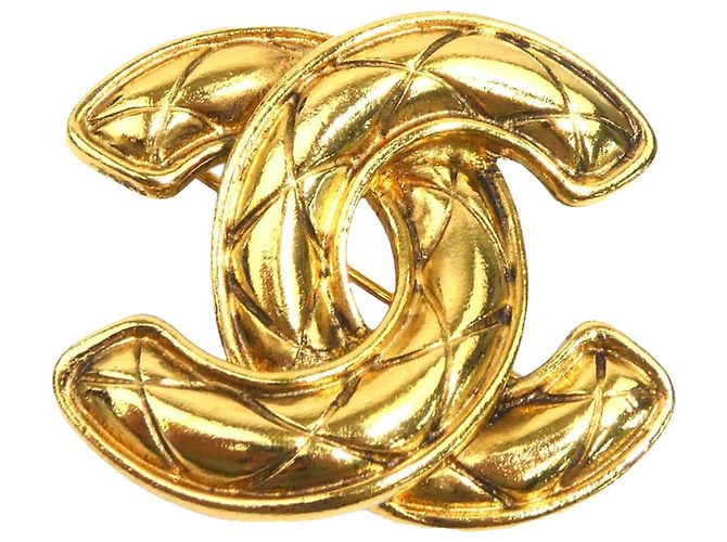 Broche acolchoada Chanel Gold CC banhada a ouro Dourado