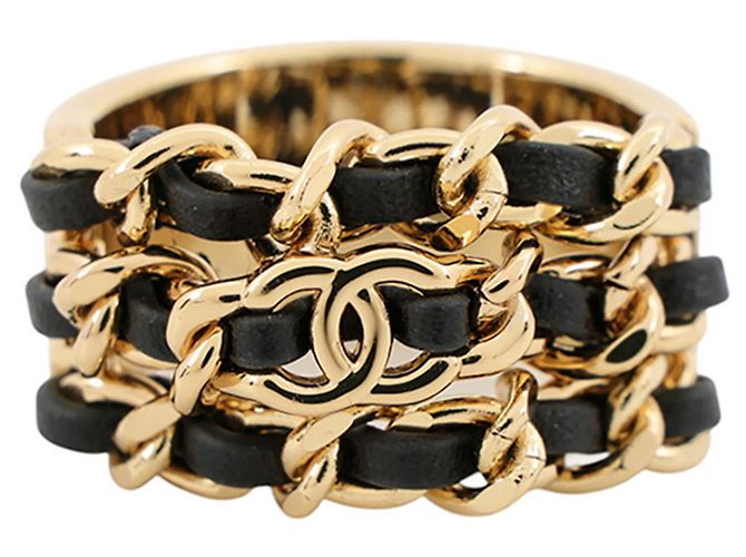 Anel de banda Chanel em couro dourado e metal