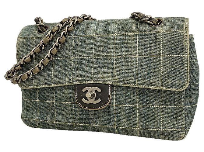 Bolsa de ombro Chanel em denim azul