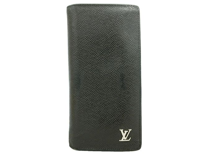 Louis Vuitton Taiga Portefeuille Brazza Long Wallet