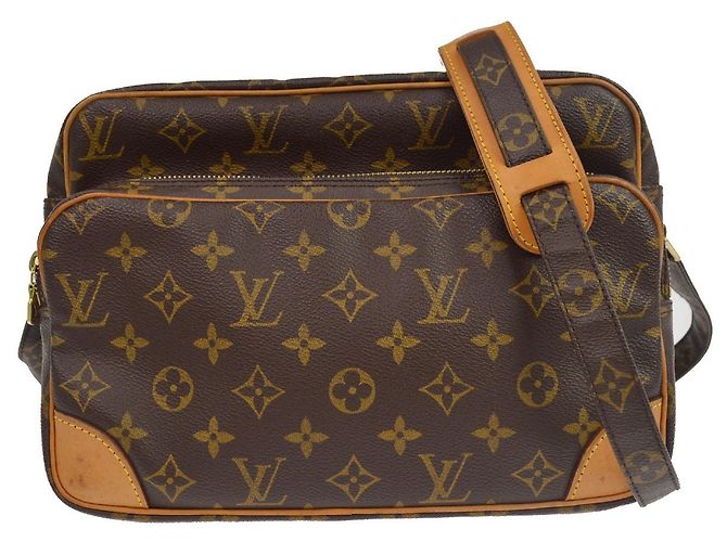 Bolsa de Ombro Louis Vuitton Nil Monogram Canvas Marrom