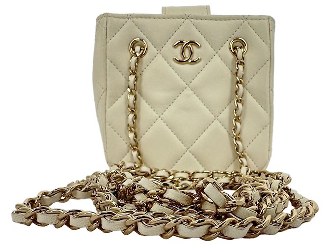 Timeless Clutch Mini Square acolchoada Chanel em couro marfim Branco Cru