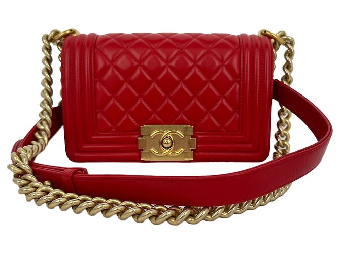 Chanel Le Boy Schultertasche aus rotem Leder