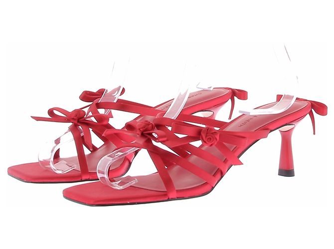 Autre Marque Rote Sandalen mit Schleifen