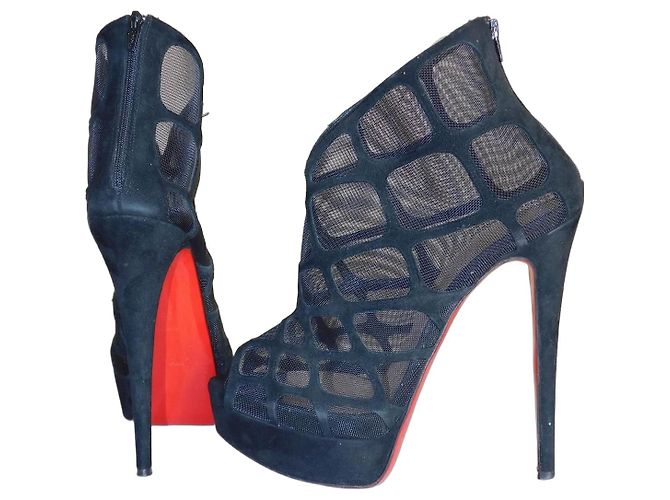 Christian Louboutin Botins Louboutin em camurça preta e malha
