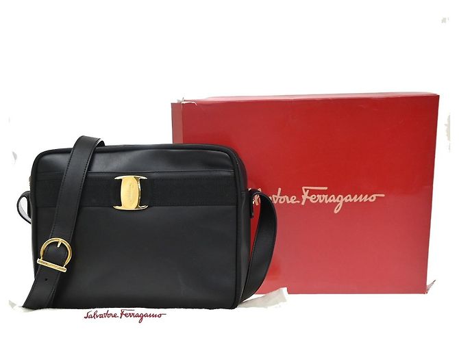 Salvatore Ferragamo Vara Bow Camera Leather