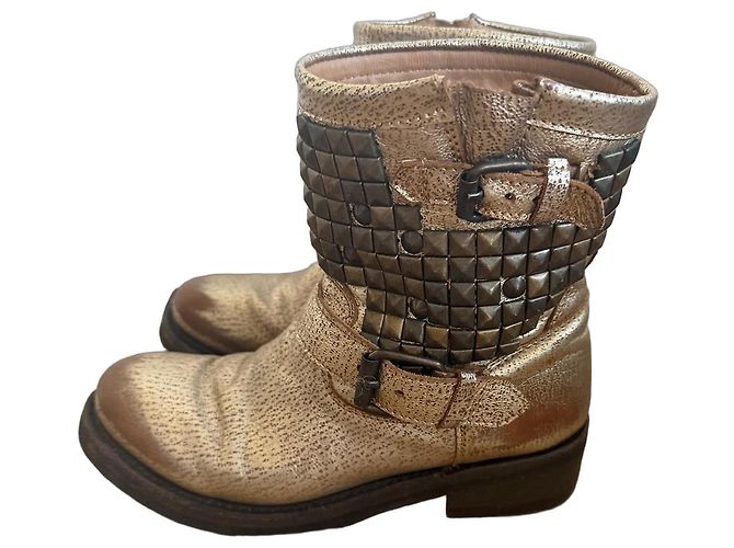 Bottes motardes ASH en cuir doré clouté
