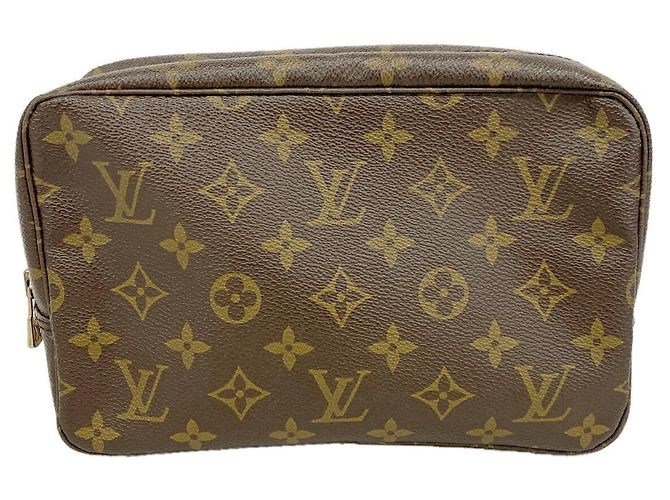 Pouch Louis Vuitton Monogram Toilette 23