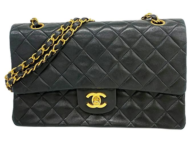 Borsa a tracolla Chanel Matelassé in pelle di agnello nera