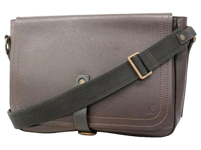 Louis Vuitton Utah Shoulder Bag M92071