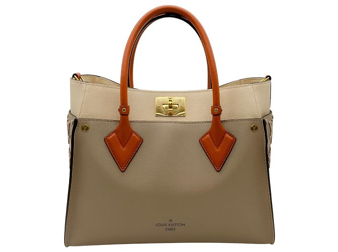 Bolsa Louis Vuitton On My Side MM Taupe / Ivory