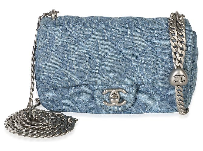 Gabrielle Bolsa Mini Flap Chanel em denim azul acolchoado com Camélia e coração