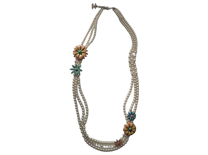 Colar Chanel de pérolas multi-voltas com flores esmaltadas Branco Multicor