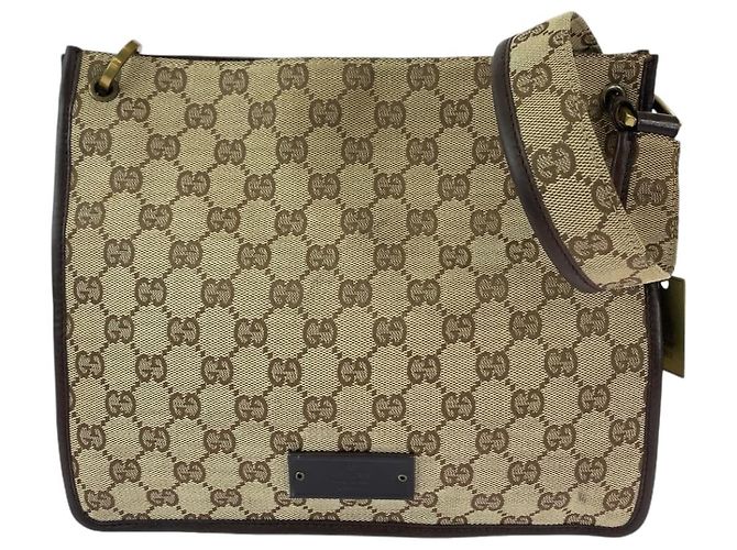 Bolsa de Ombro Gucci GG Canvas com Pingente de Placa