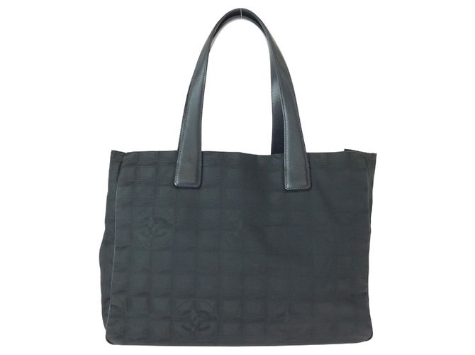 Saco Tote Chanel em nylon e couro