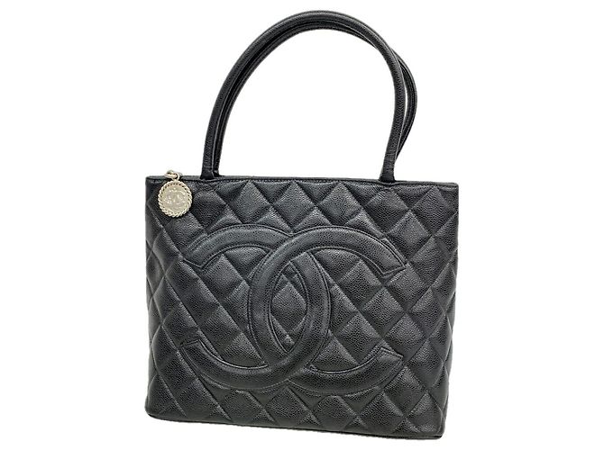 Saco Tote Chanel em couro de bezerro granulado preto