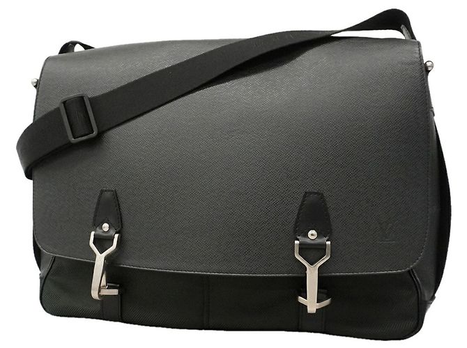 Borsa a tracolla Louis Vuitton Taiga Delsu
