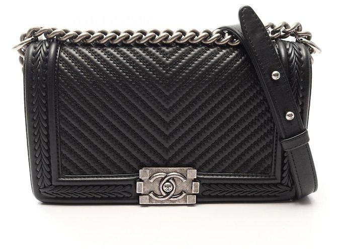 Borsa a tracolla Chanel Boy in pelle nera