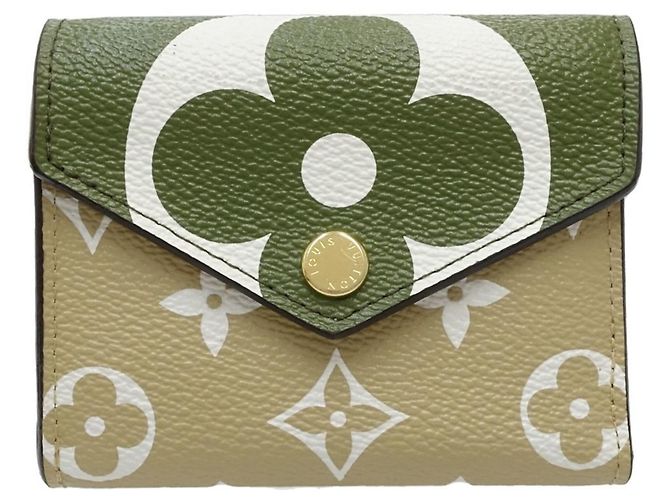 Billetera Tri-fold Monogram Giant Louis Vuitton