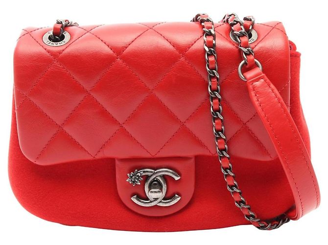 Timeless Bolsa de Ombro Chanel Matelassé Small
