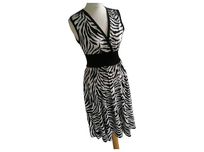 Autre Marque Les Filles de PARIS Viskosekleid Zebra-Print Schwarz-Weiß