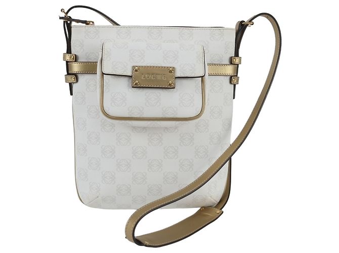 Bolsa de Ombro em Couro Loewe Anagram Repeat
