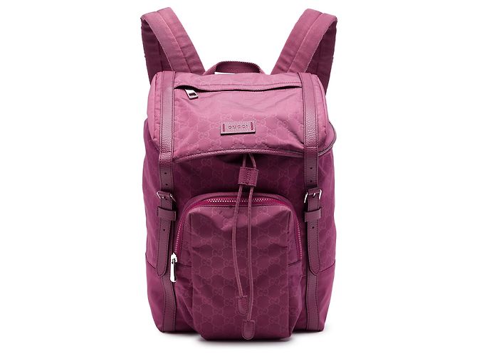 Mochila Gucci em nylon GG rosa com fivela dupla