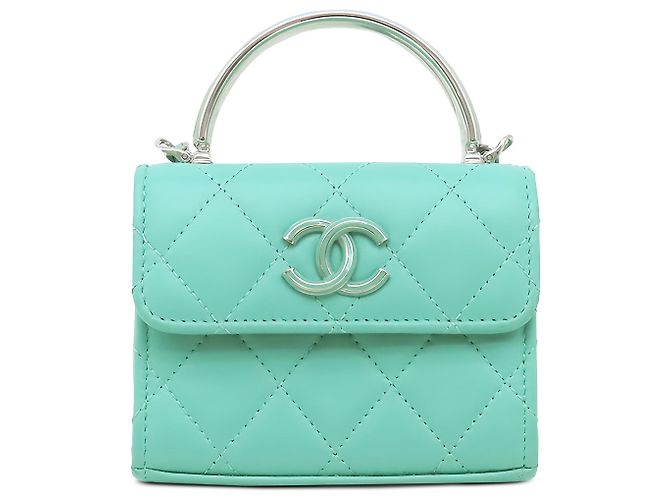 Bolsa Chanel Mini com Alça de Corrente em Pele de Cordeiro Matelassê Verde